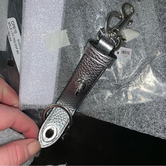NEW! Metallic Pebbled Leather Trigger Snap Bag Charm Dbl End Valet Key Ring NWT - Picture 9 of 14